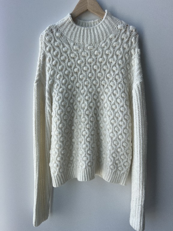 Why Is a Crew Neck Pullover Sweater Still the Most Reliable Choice for Everyday Style and Comfort?