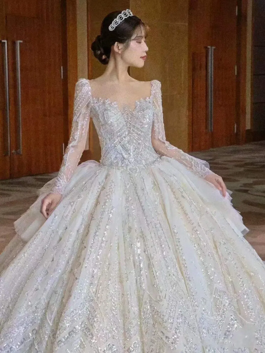 Luxry Crystals Heavy Beading Long Sleeve V-Neck Organza Tull Lace Bride′ S Party Arab Wedding Dress