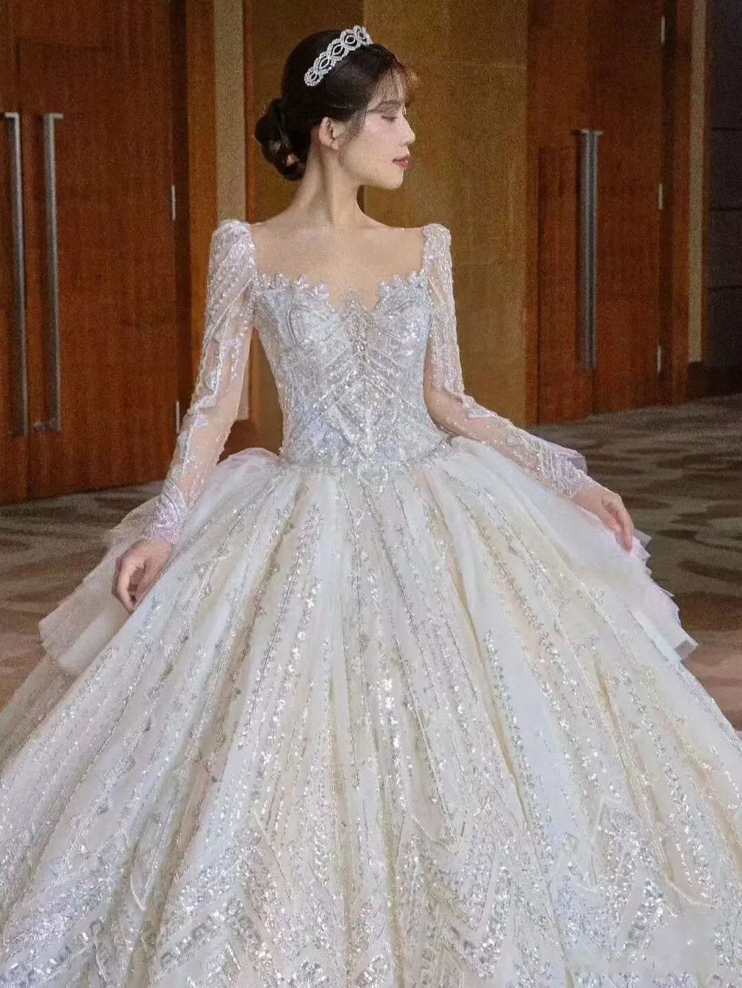 Luxry Crystals Heavy Beading Long Sleeve V-Neck Organza Tull Lace Bride′ S Party Arab Wedding Dress