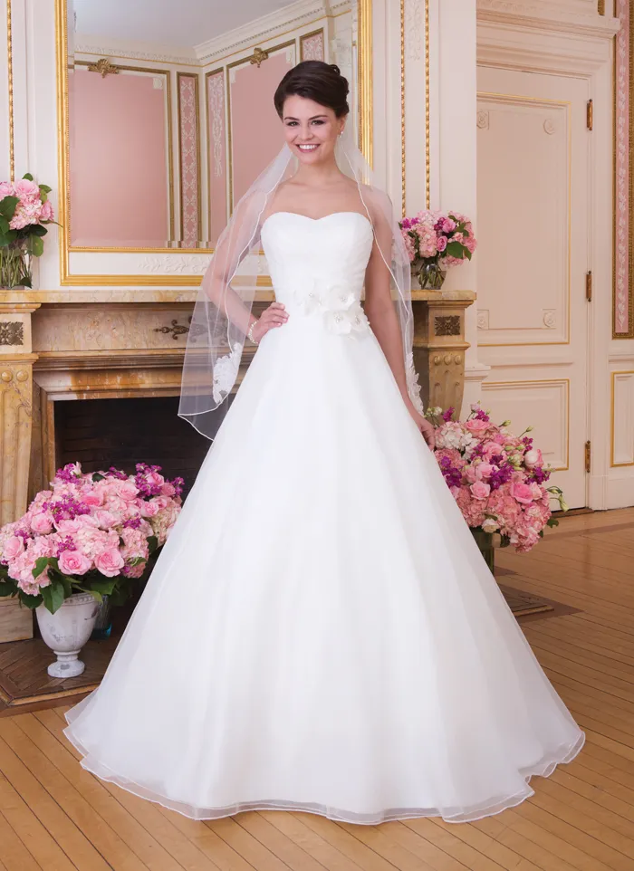 Sweetheart Bridal Dress White Organza Puffy Flower Sash Wedding Dresses